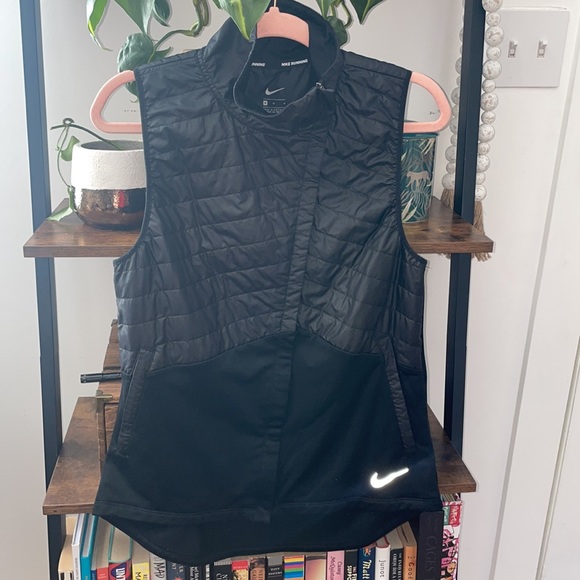 NIKE- thin black thermal running vest - Picture 5 of 6